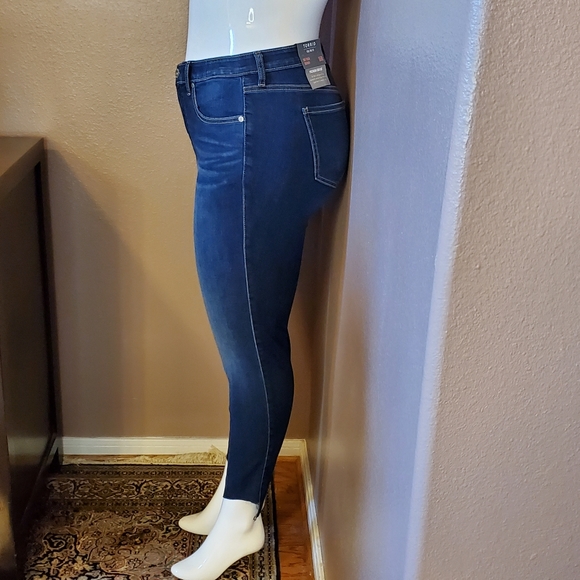 NWT TORRID Sky High Skinny step hem jeans - Picture 2 of 5